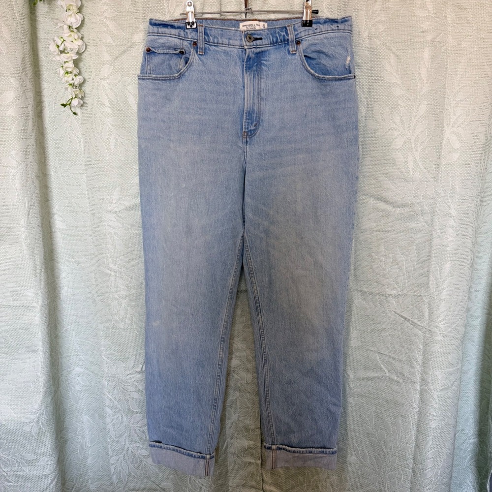 Abercrombie & Fitch 12 Curve Love 90s Straight Ultra High Rise Light Wash Jeans